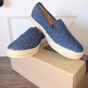 Clarks NEW 8 Blue Chambray Dot Print Slip On Canvas Shoes